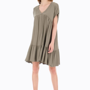 Robe avec volants et décolleté en V